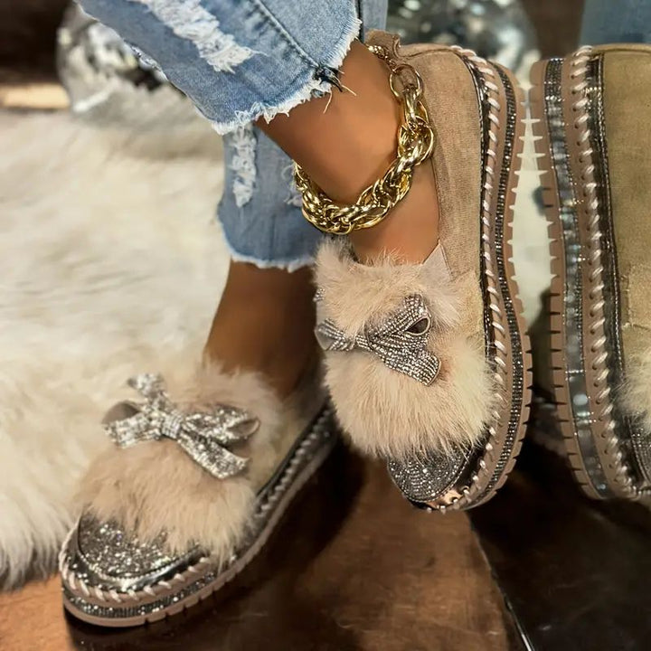 Poppy | Elegante Plateau-Slipper mit Kristallschleifen-Detail