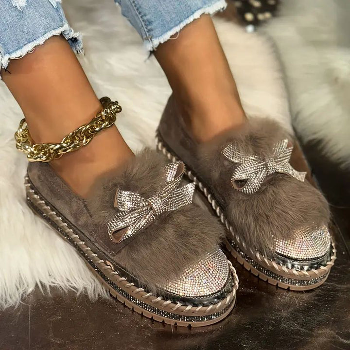 Poppy | Elegante Plateau-Slipper mit Kristallschleifen-Detail