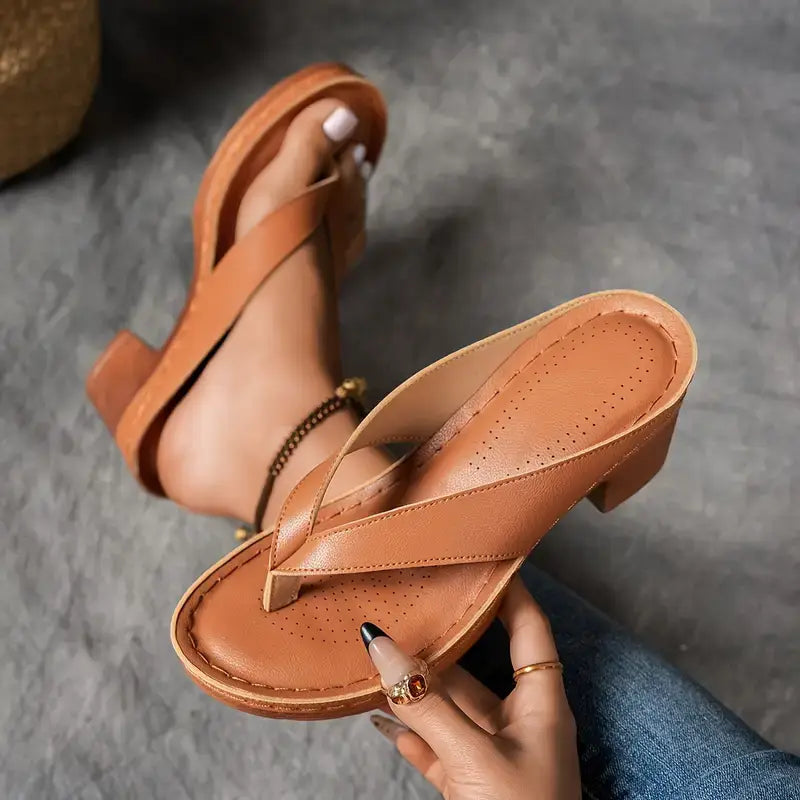 Julia | Schicke und bequeme Sandalen mit skulpturalem Absatz