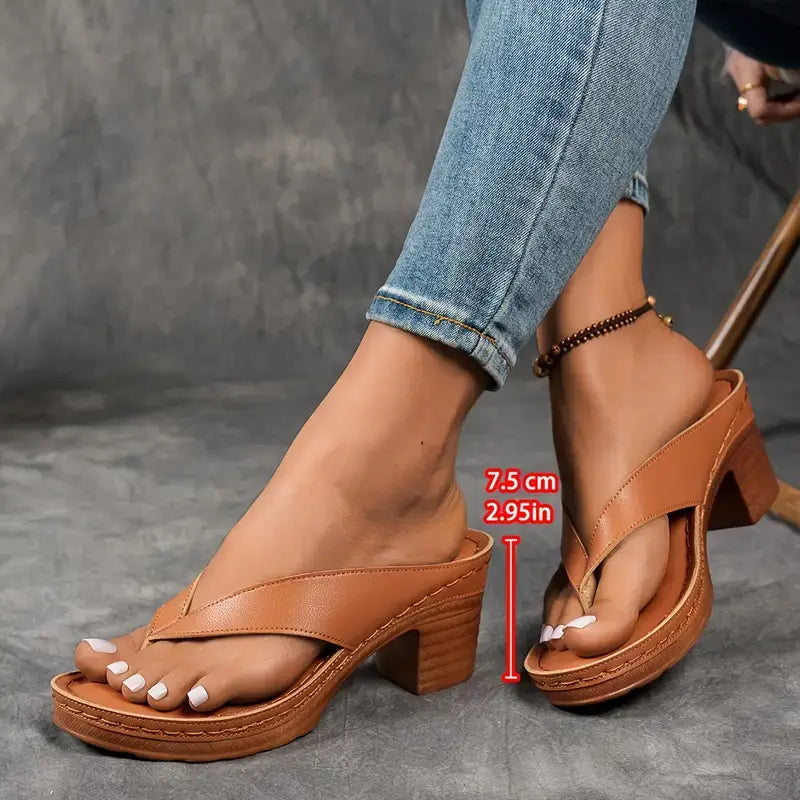 Julia | Schicke und bequeme Sandalen mit skulpturalem Absatz