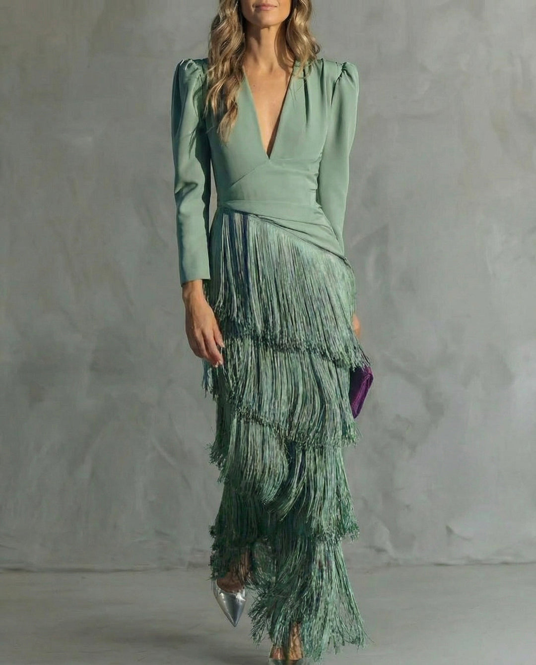 Jessica | Modisches V-Ausschnitt Maxi-Kleid mit Stufen und Fransen