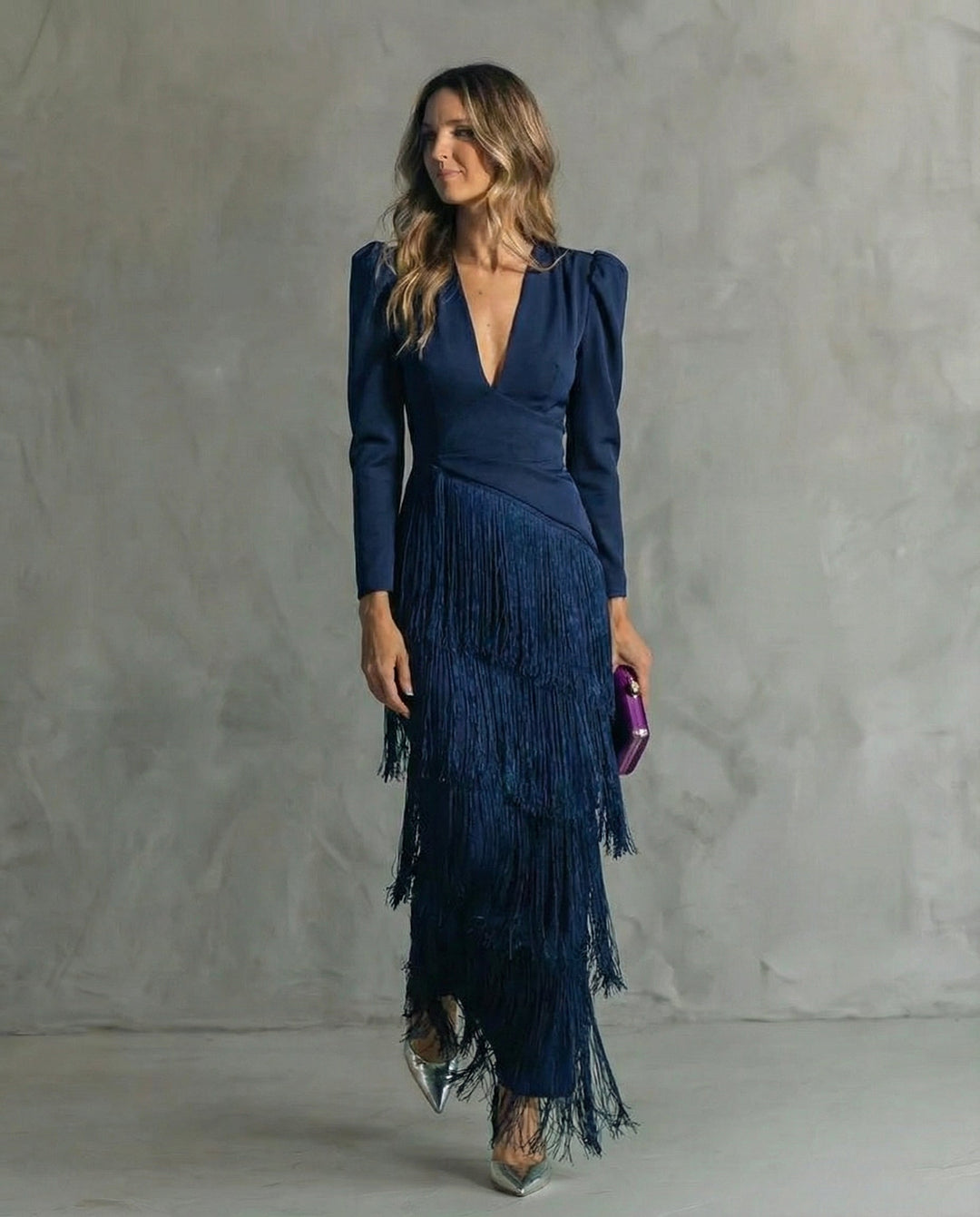 Jessica | Modisches V-Ausschnitt Maxi-Kleid mit Stufen und Fransen