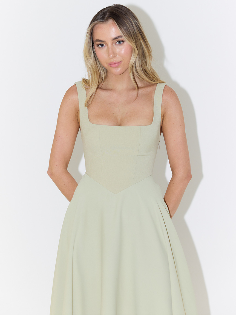 Solevia | Elegantes Midi-Kleid mit eckigem Ausschnitt