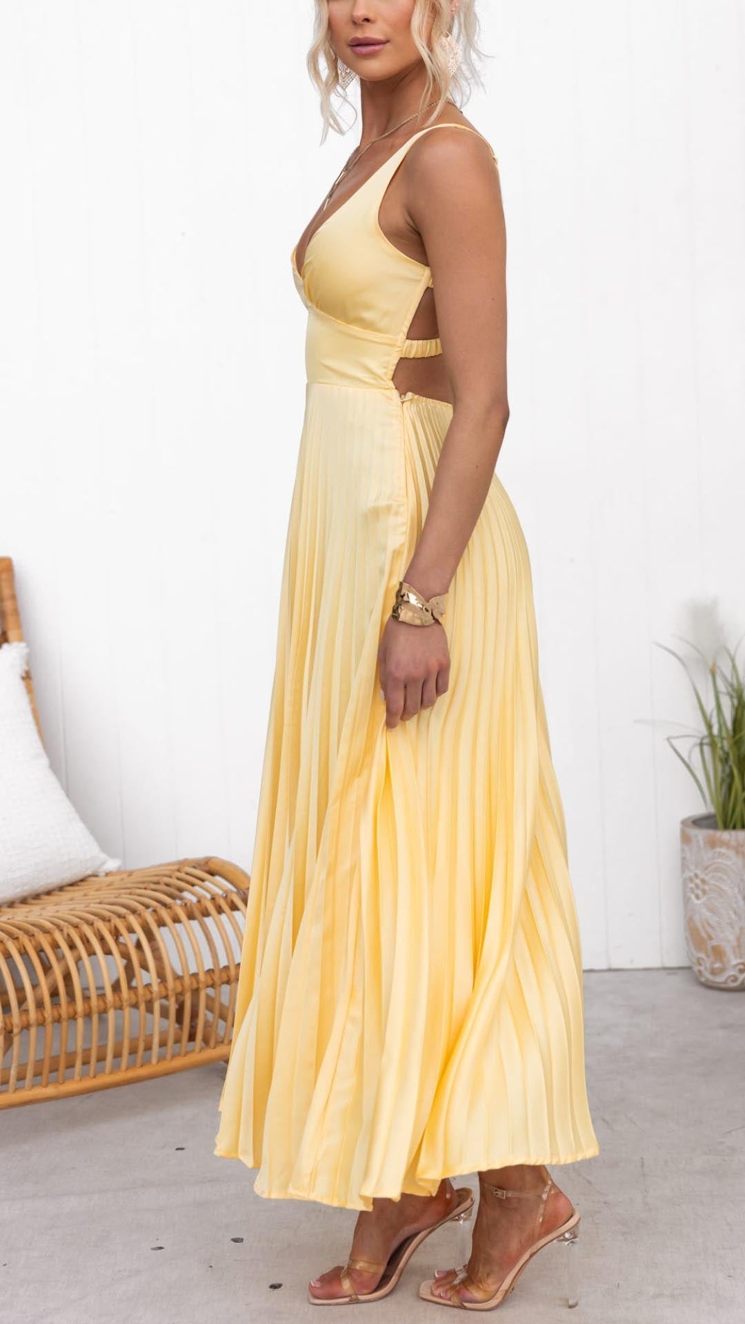 Emma | Edles und luftiges plissiertes Maxikleid
