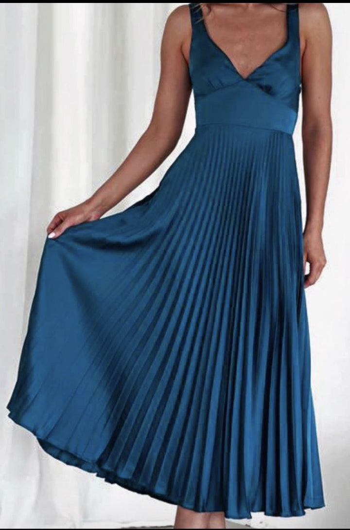 Emma | Edles und luftiges plissiertes Maxikleid